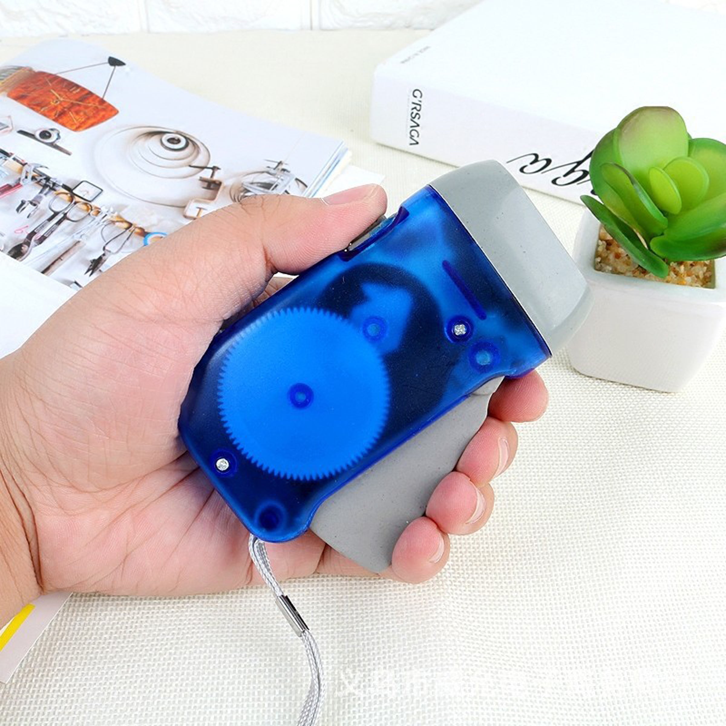 Hand Cranking Portable Flashlight