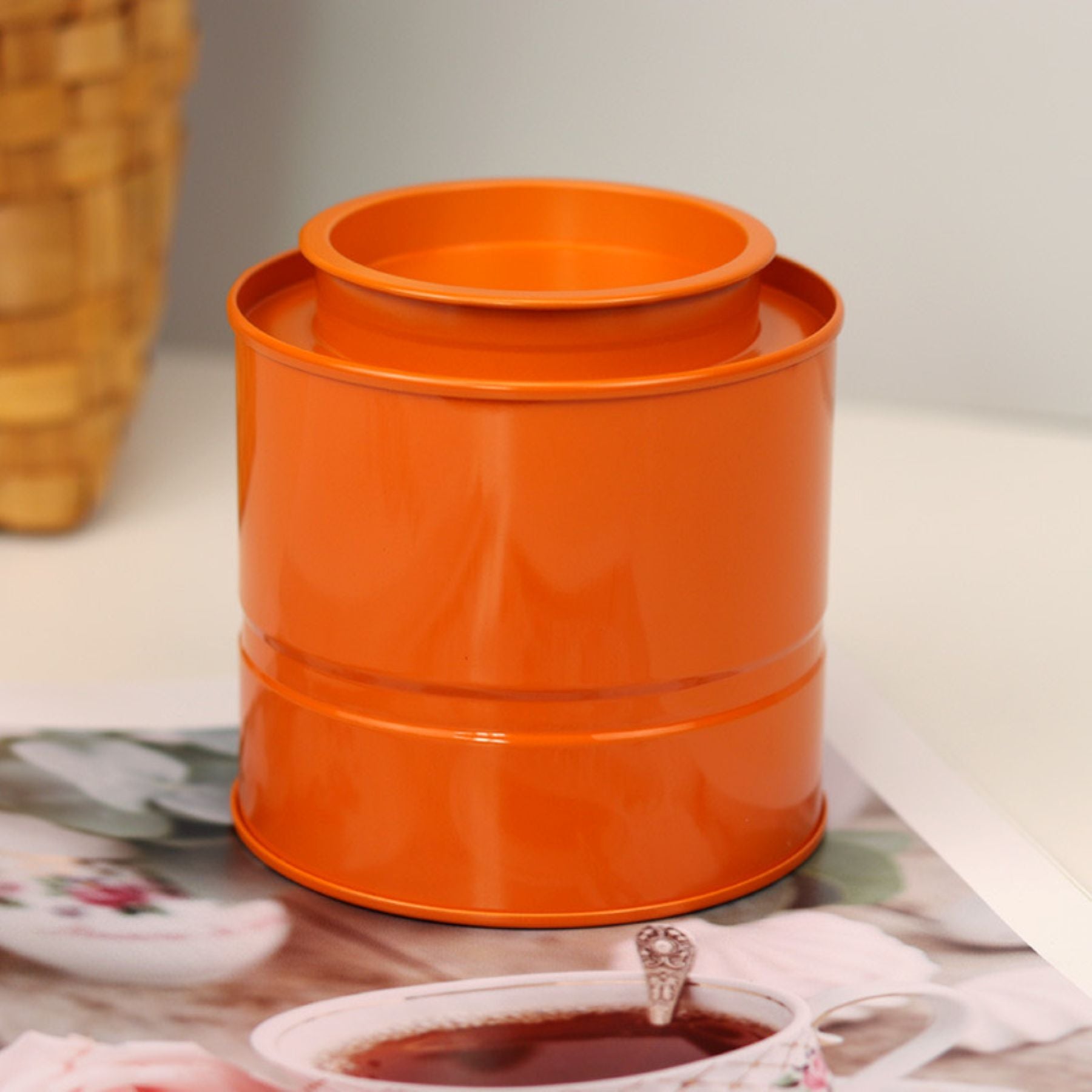 Solid-color Tin box
