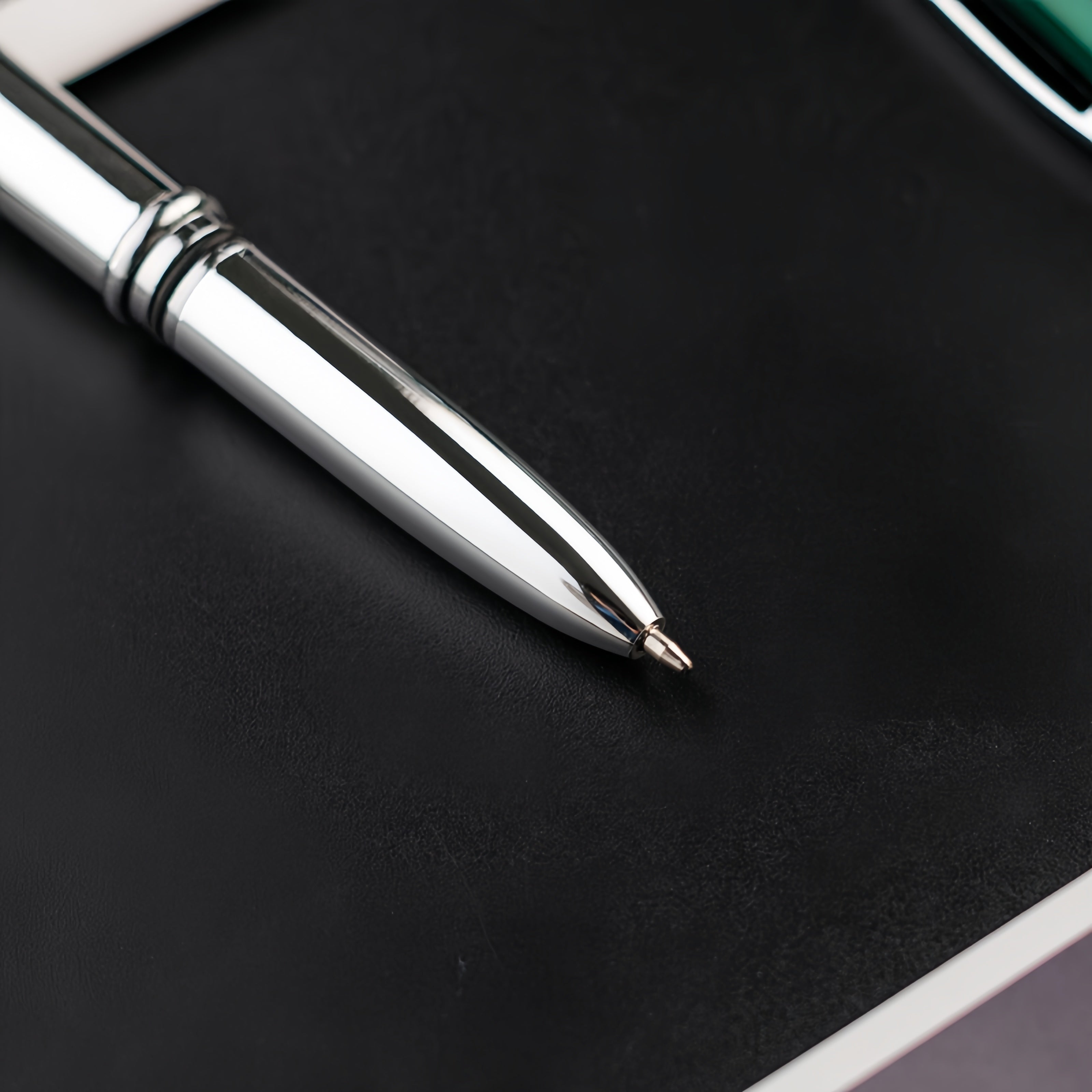 Touchscreen Pen With Led Flashlight
