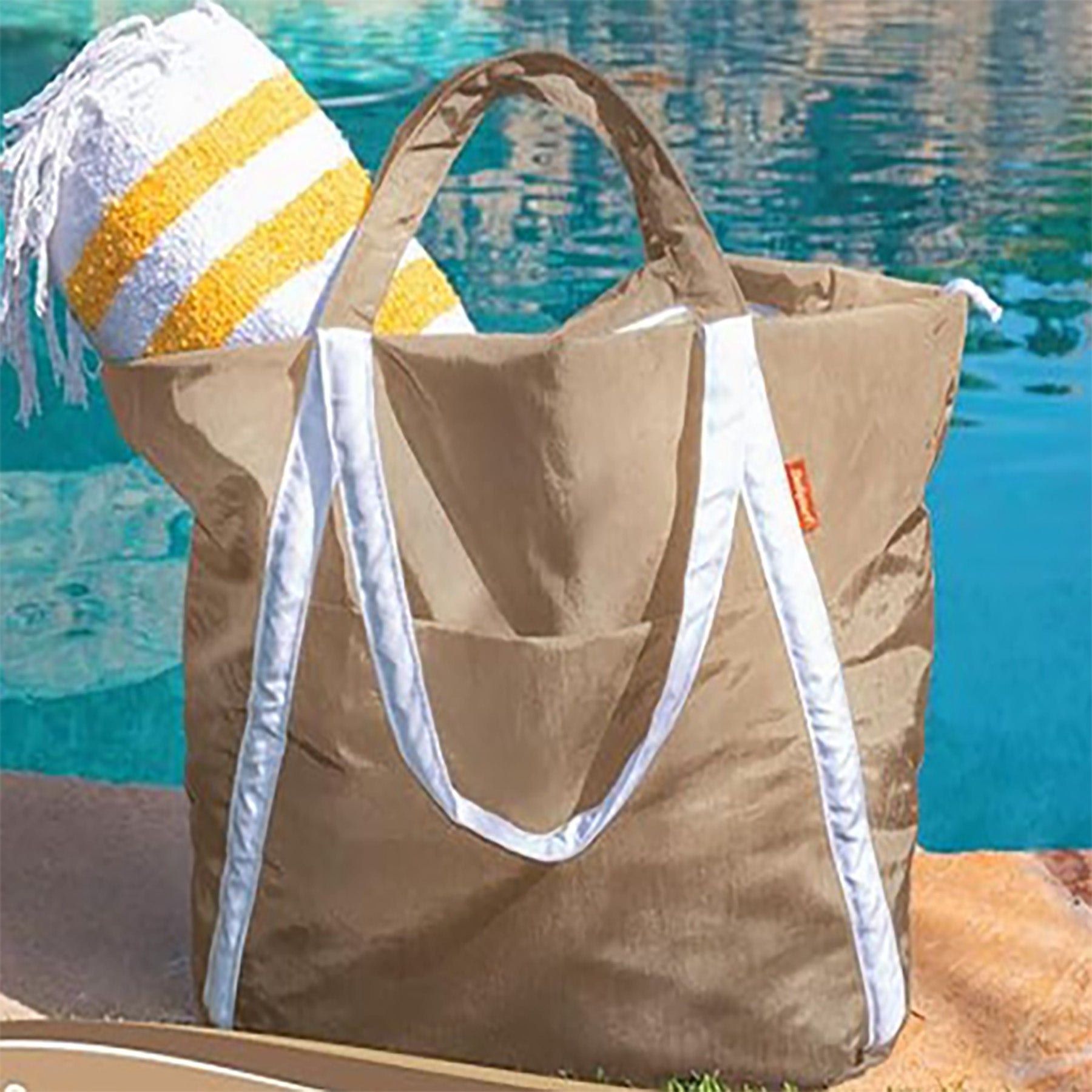 Waterproof And Sandproof Large Capacity Foldable Beach Bag
