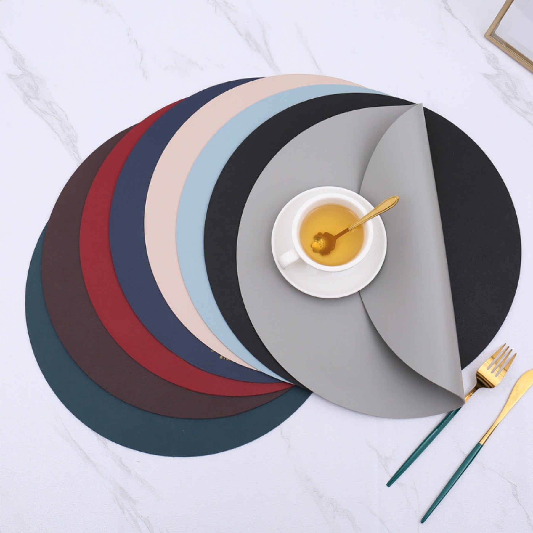 Round Minimalist Heat Insulated Placemat