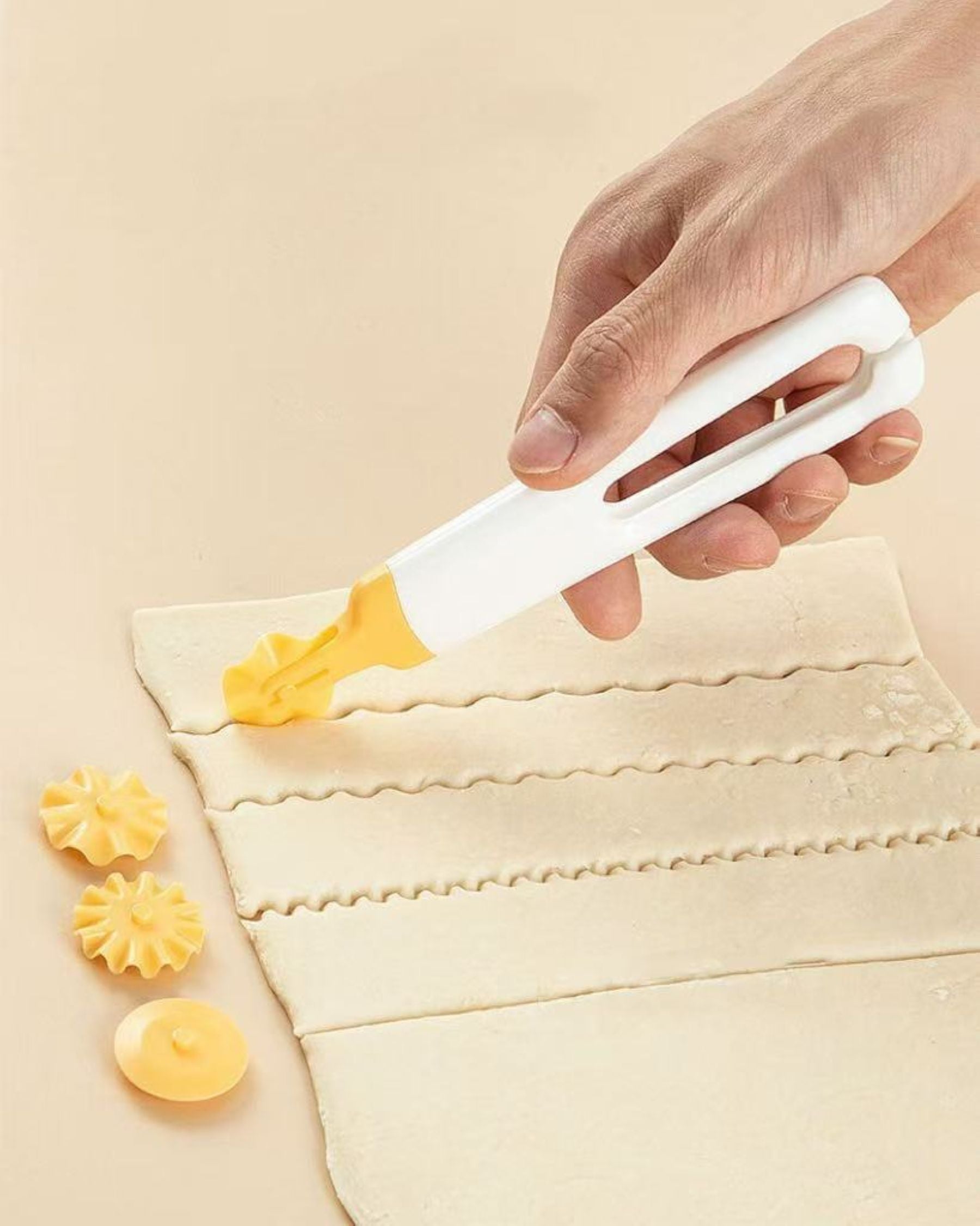 Four-in-one Flower-shaped Dough Sheet Cutting Tool