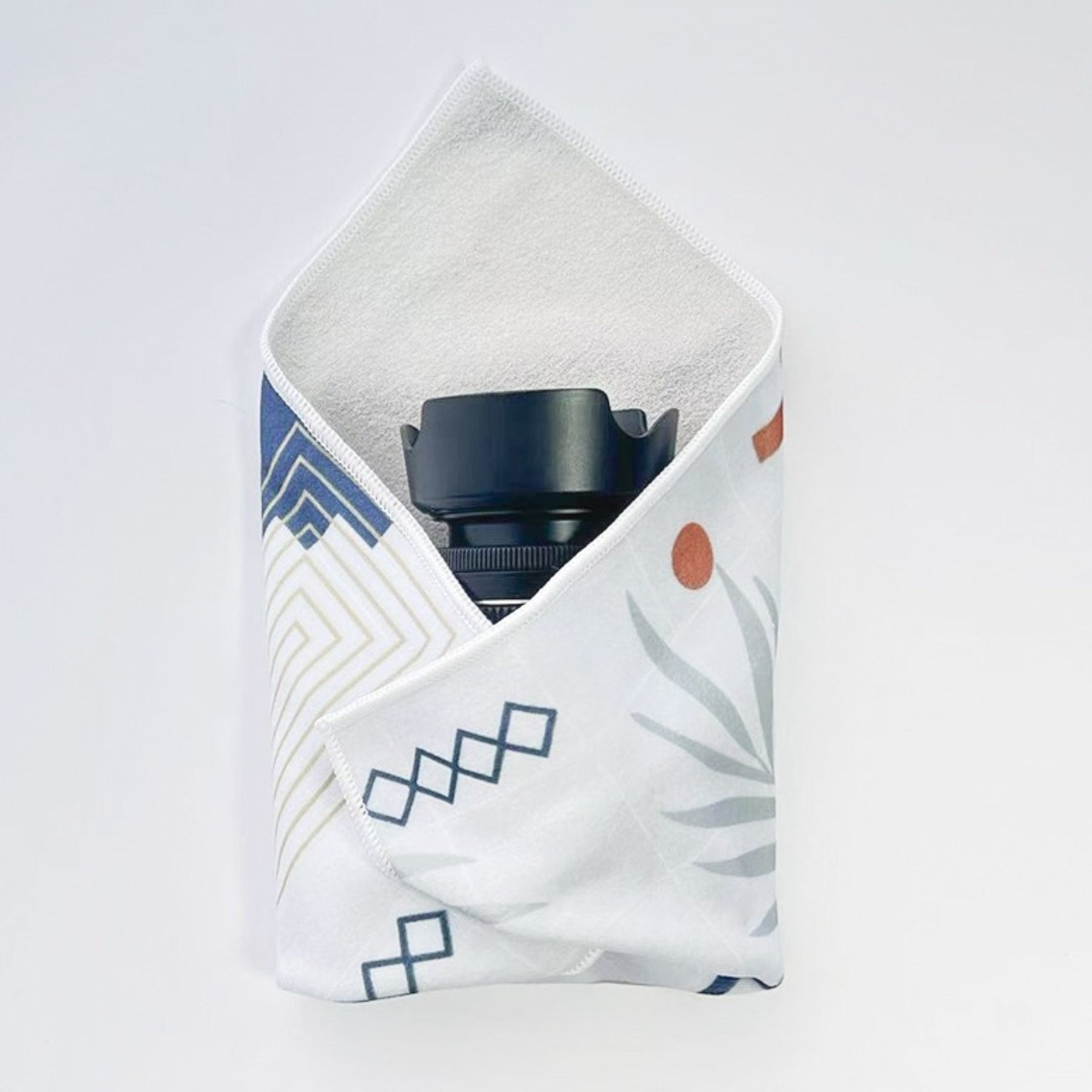 Adjustable Pleated DSLR Lens Wrap