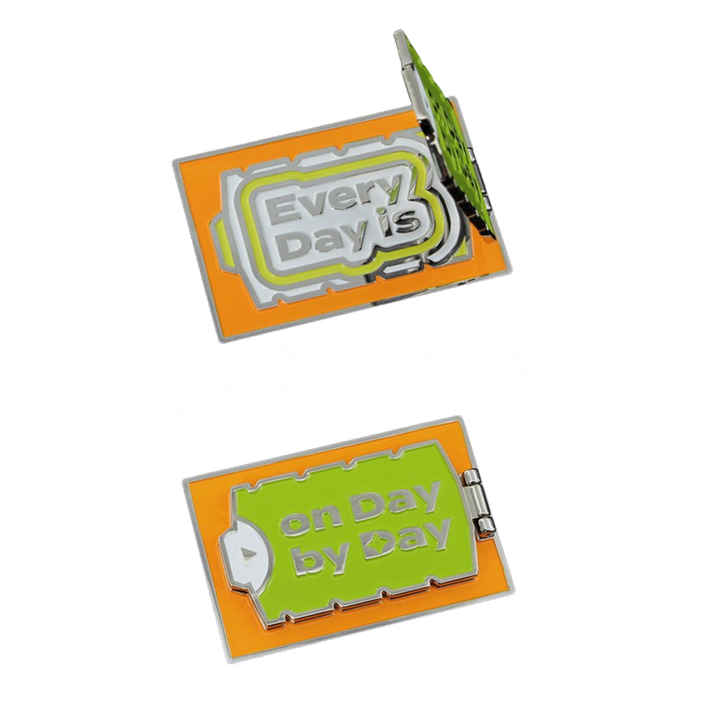 Customizable Die Struck Creative Clamshell Badge