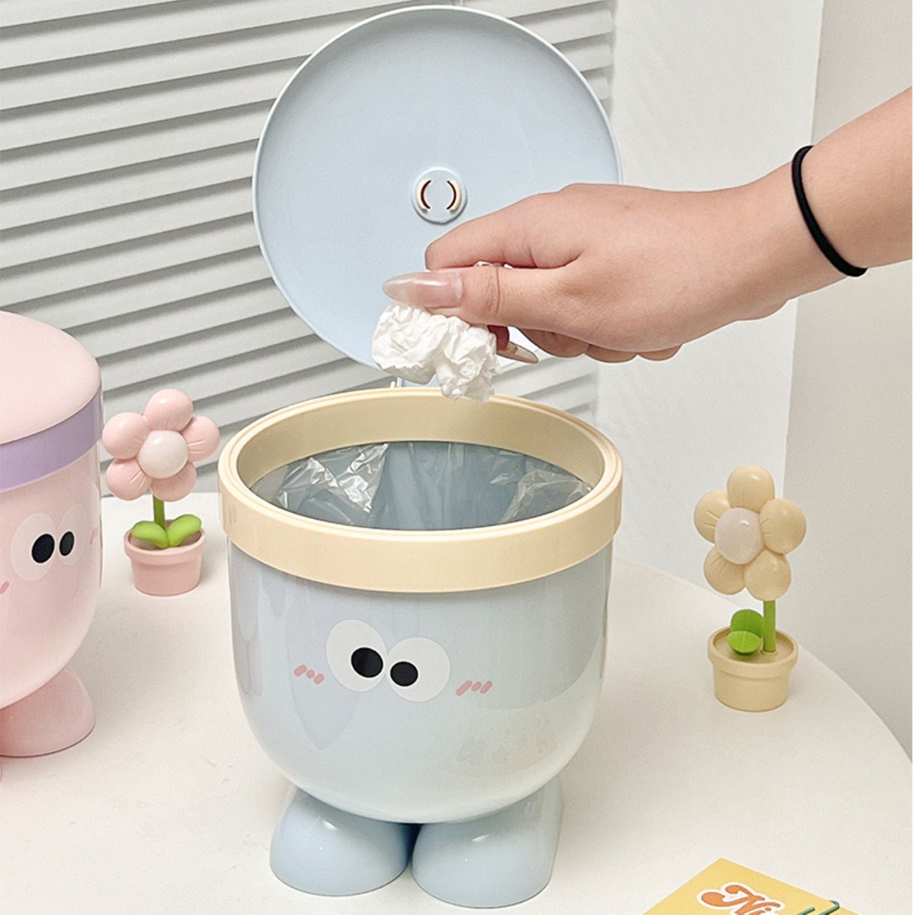 Desktop Flip-top Trash Can