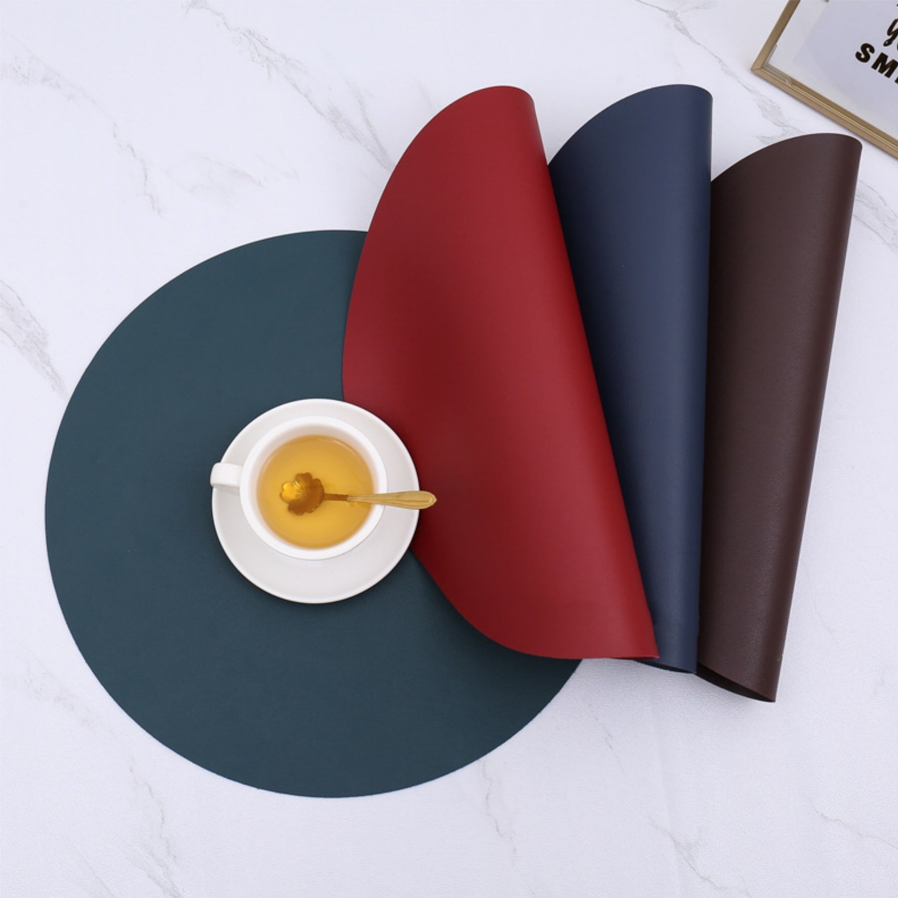 Round Minimalist Heat Insulated Placemat