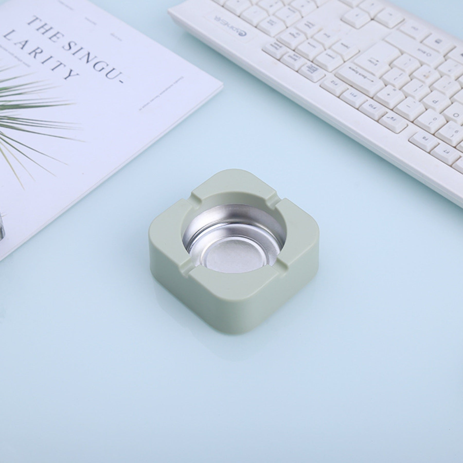 Plastic Tinplate Ashtray