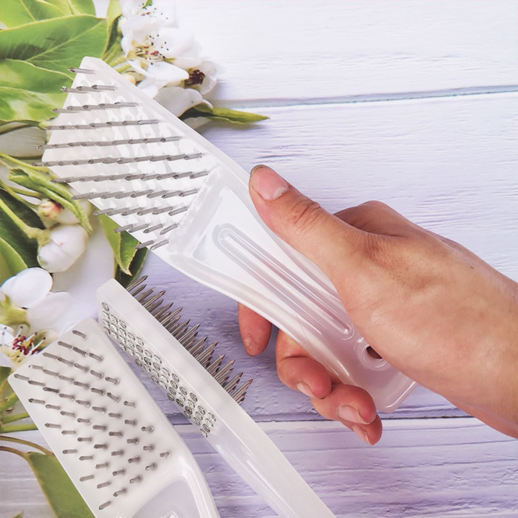 Quick - Clean Stainless Steel Fish Scaling Brush