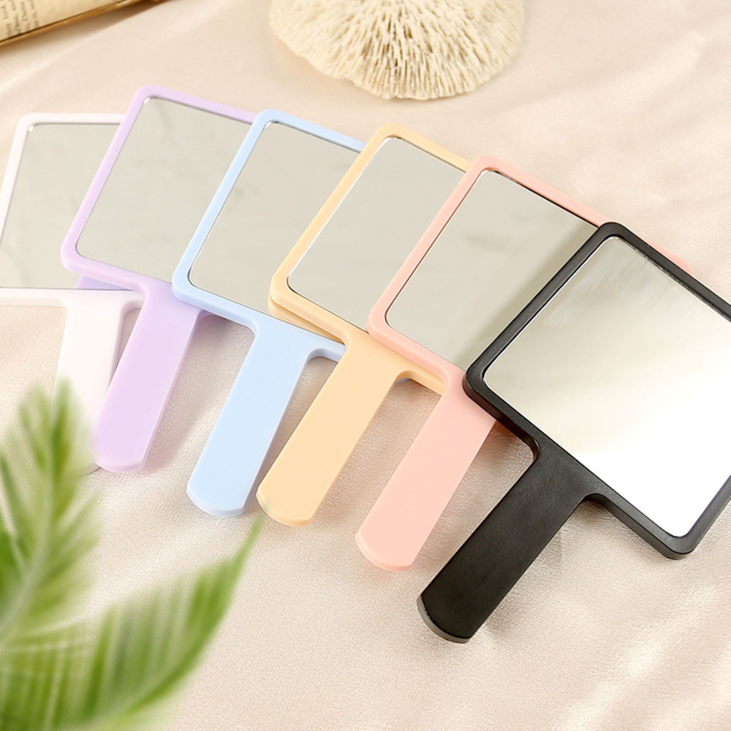 Portable Hand - Held Makeup Mirror