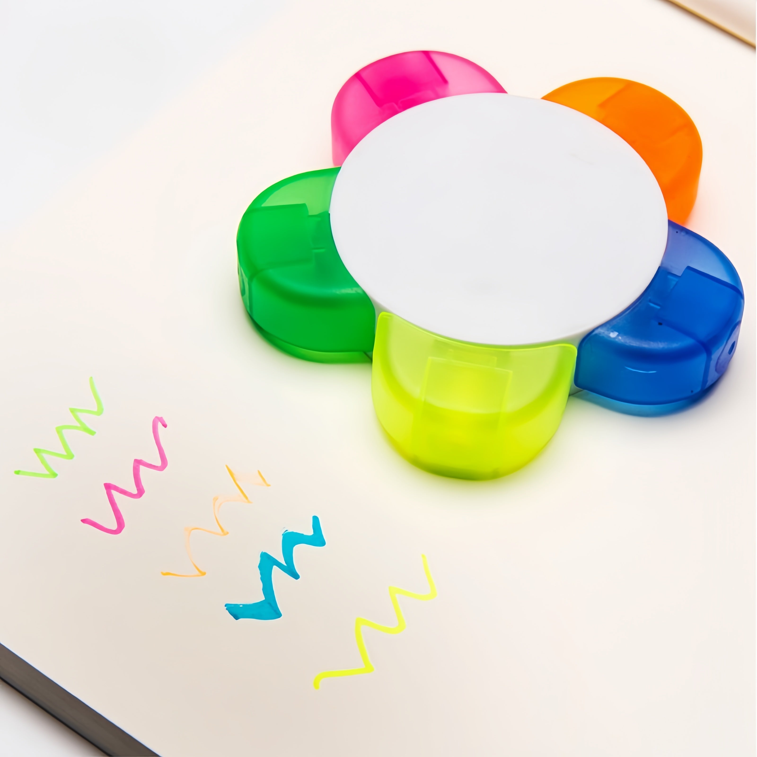 Lovely 5 Color Flower Petal Highlighter Pen