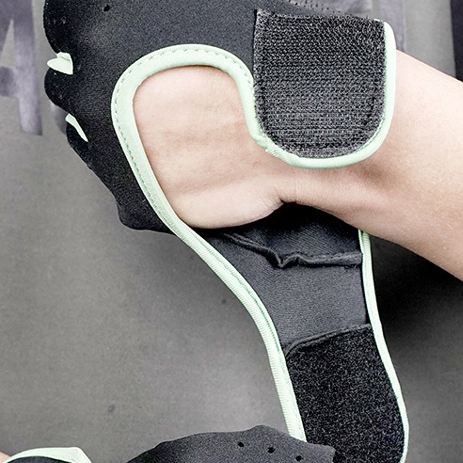 Half Finger Anti Slip Cycling Fitness Protective Gloves