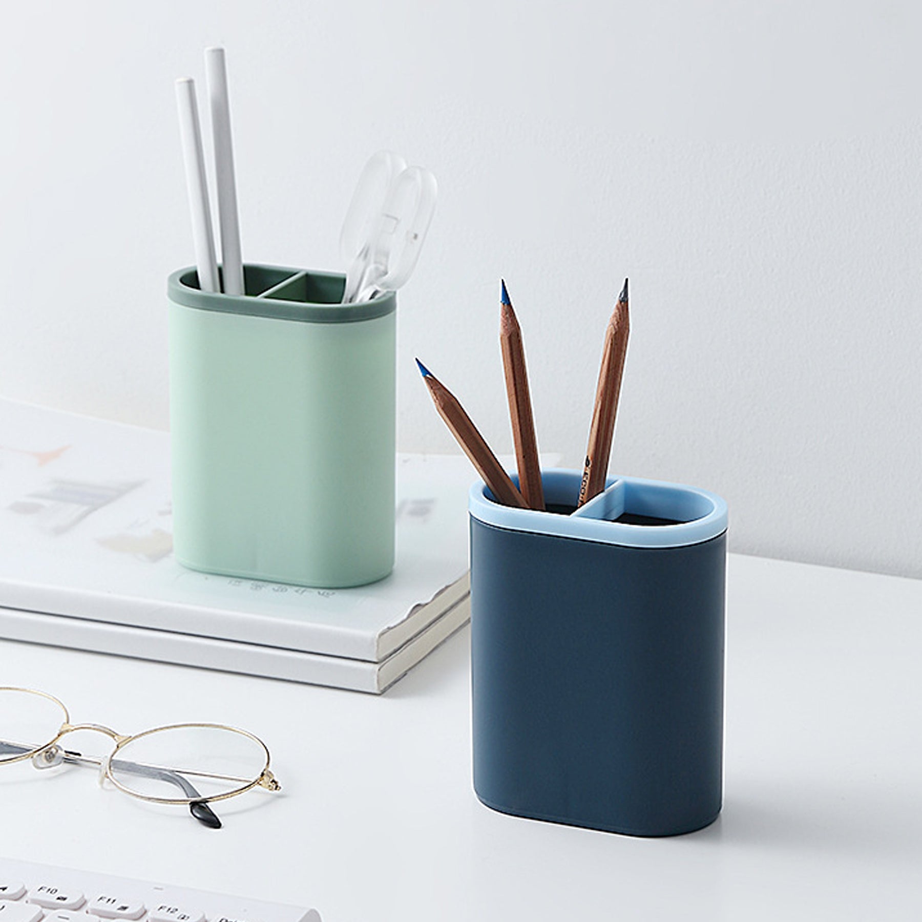 Student Solid Plastic Minimalist Pen Holder