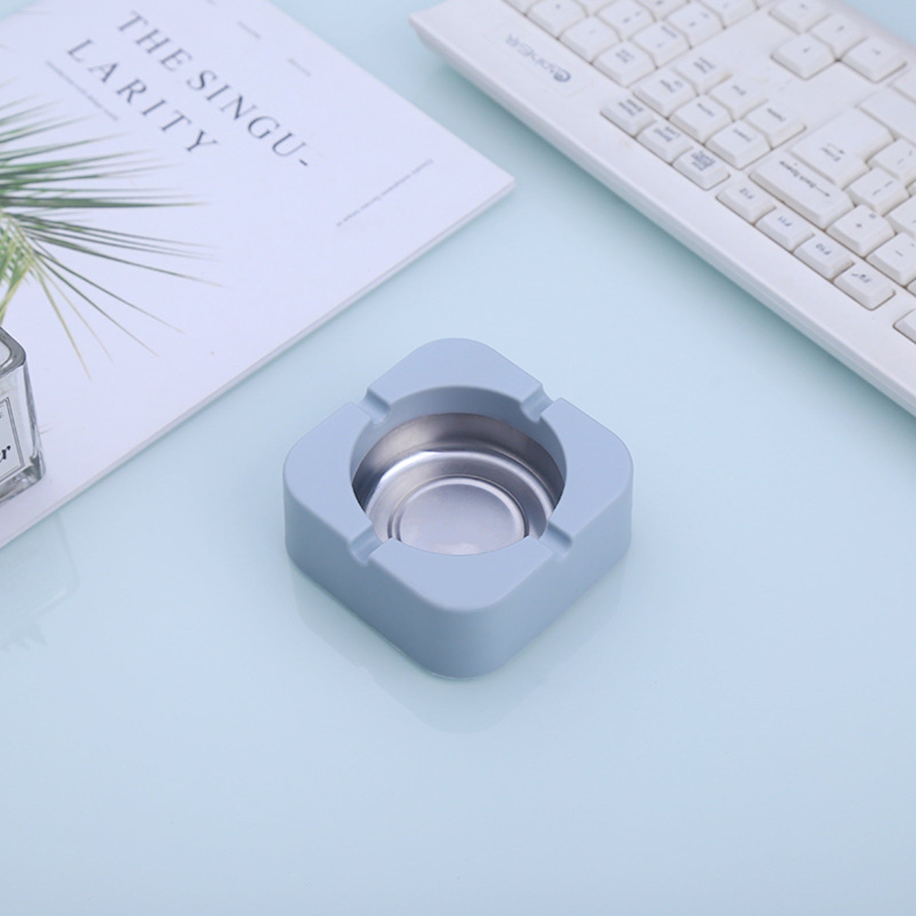 Plastic Tinplate Ashtray